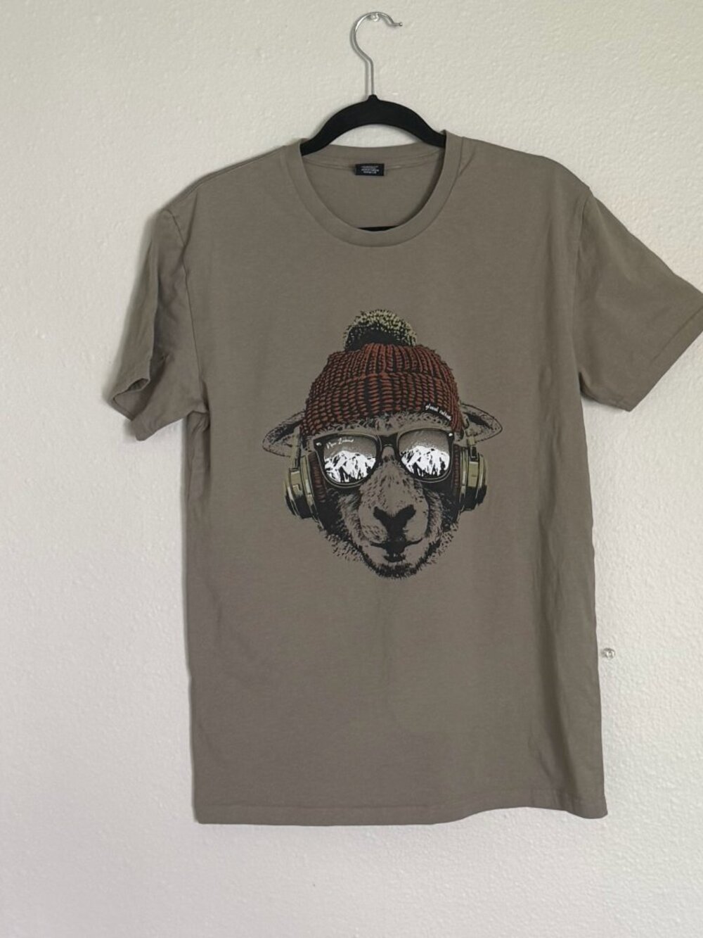 Global Culture NZ Sheep Shades Beats Graphic Tee Tan Men’s Size Medium M